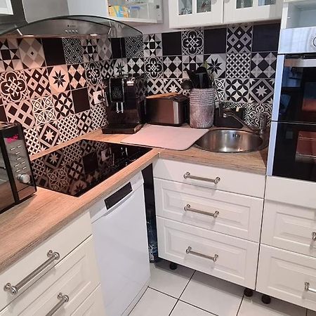 Charmant Logement Avec Jacuzzi Mantes-la-Jolie Exteriör bild