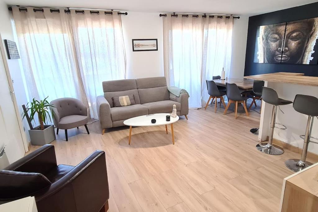 Charmant Logement Avec Jacuzzi Mantes-la-Jolie Exteriör bild