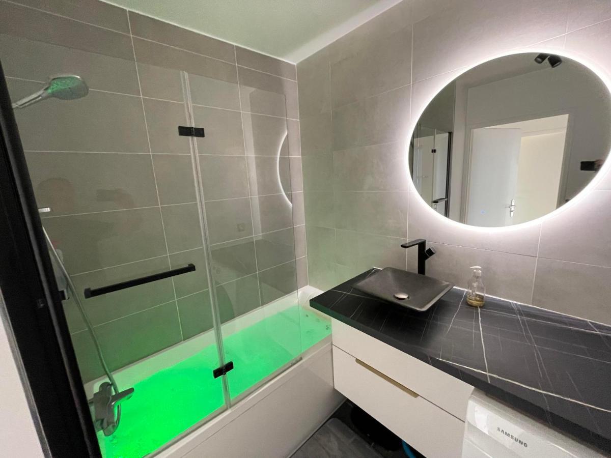 Charmant Logement Avec Jacuzzi Mantes-la-Jolie Exteriör bild